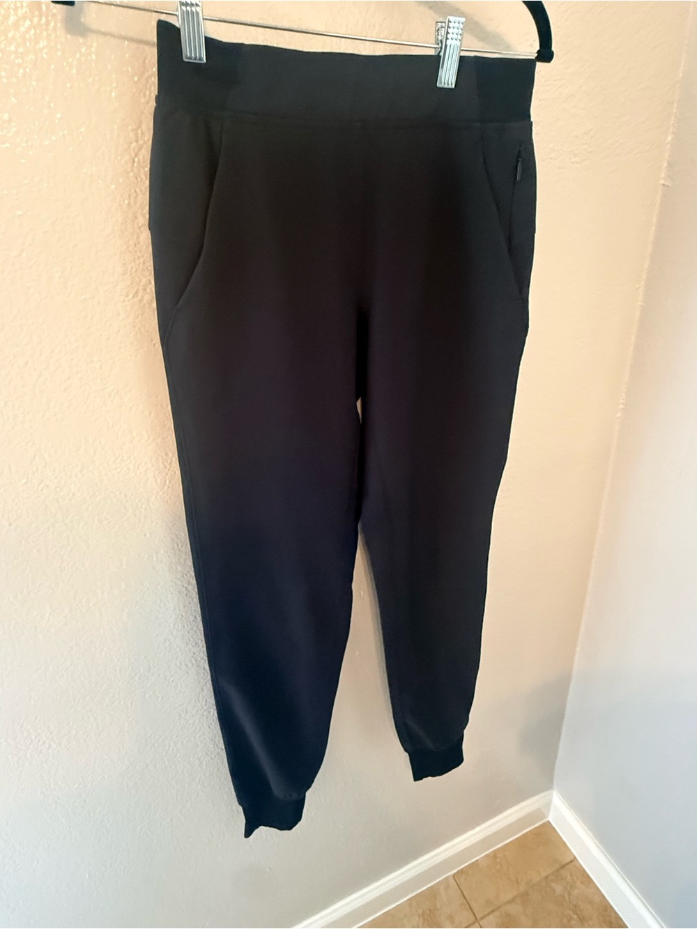 Lululemon woman Black Jogger Sweatpants with Elastic Waist